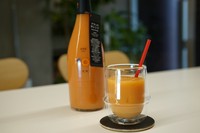 深紅の果肉より抽出された濃厚な甘みと風味豊かな愛媛県産オレンジジュースです！