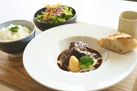 パンorライスお選び下さい。
+ドリンク330円

