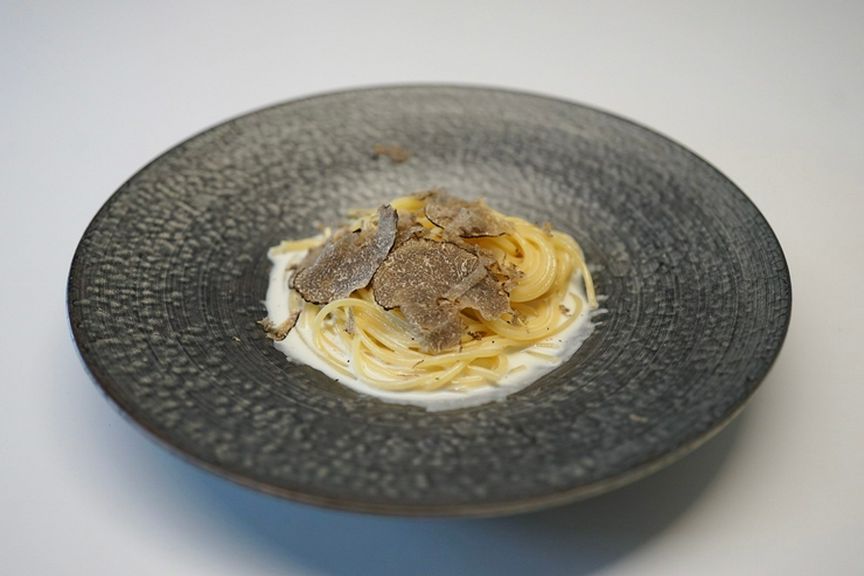 従来の料理のジャンルにとらわれず、TRATTORIA KIKUYA独自の調理方法でお作りしたイノベーティブな9品