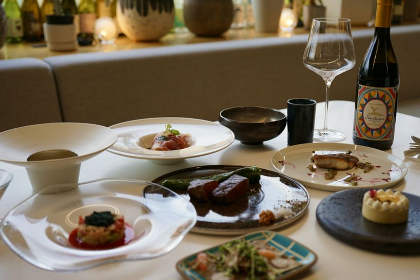 従来の料理のジャンルにとらわれず、TRATTORIA KIKUYA独自の調理方法でお作りしたイノベーティブな9品です