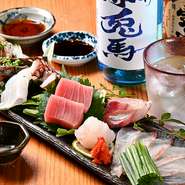 四季折々の旬魚介がいただける贅沢な盛り合わせ。しっかり噛んで味わえるようにと分厚く切られており、食べ応えもバッチリ。1人前から注文できるのも嬉しいポイントです。※写真は2人前です。