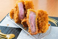 肉厚でジューシー。脂の甘さが秀逸な『TOKYO X 極旨トンカツ』