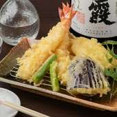 海老や野菜などの天ぷらが楽しめる『おまかせ六種盛り』
