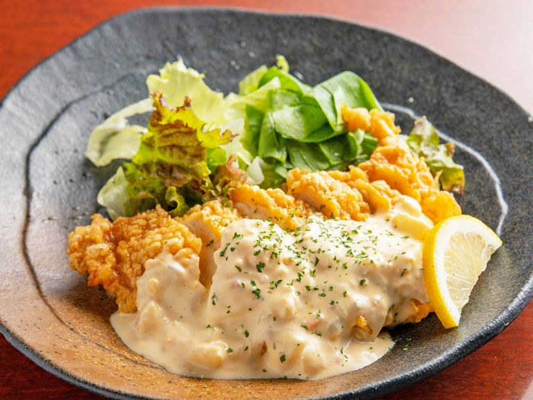 甘みのあるタルタルソースが大好評! 『たまごたっぷりタルタルのチキン南蛮』
