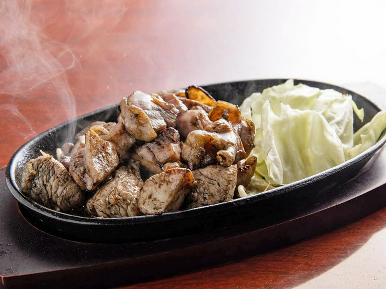 瀬戸内の藻塩や九州産の柚子胡椒にもこだわった『知覧鳥黒やき』