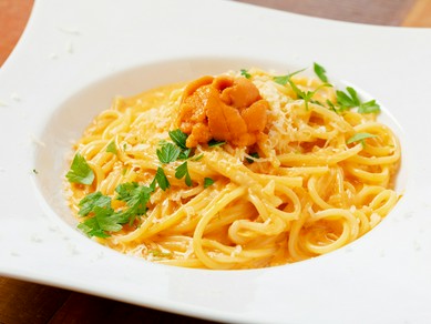 家では食べられない味を気軽に楽しめる『生うにクリームパスタ』