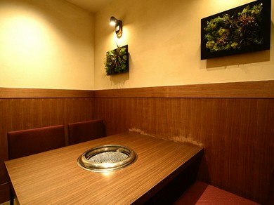 プライベート空間で食事を楽しめる個室も完備