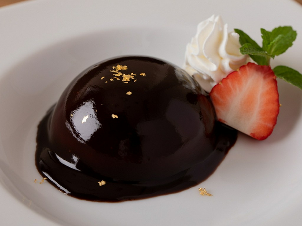 食後に至福を届ける、手づくりデザート『ショコラドーム』