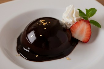 食後に至福を届ける、手づくりデザート『ショコラドーム』