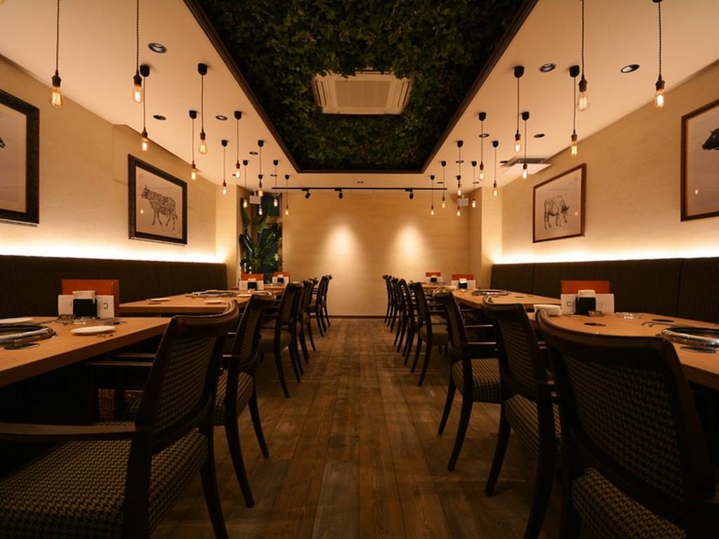 焼肉のイメージと一線を画す洗練されたデザイン