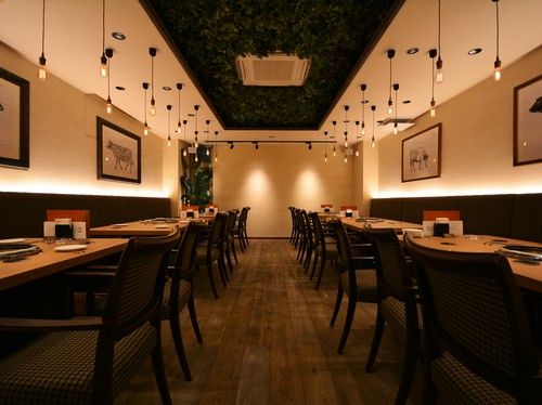 焼肉のイメージと一線を画す洗練されたデザイン