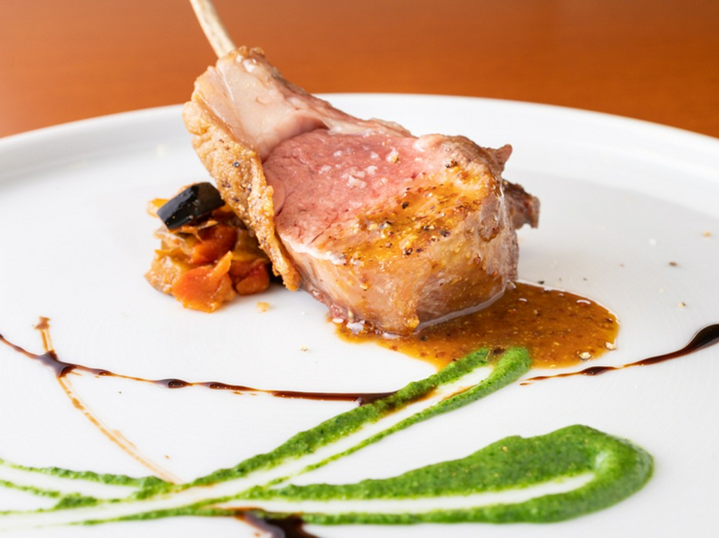 経験豊富なシェフが織り成す逸品の数々を、コースやアラカルトで。ある日のコース内の一品『お肉料理』