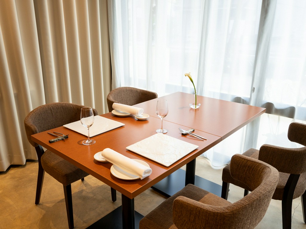 店内は優しい色合いの落ち着いた空間