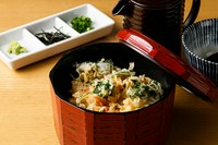 コースの締めは、なんと6度も味変が楽しめる『かき揚げまぶし』