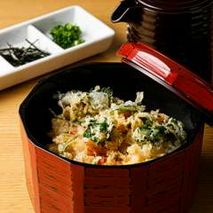 コースの締めは、なんと6度も味変が楽しめる『かき揚げまぶし』