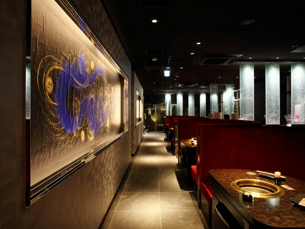 非日常を実感させる豪華賢覧な内装