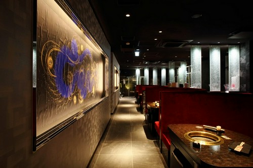 非日常を実感させる豪華賢覧な内装