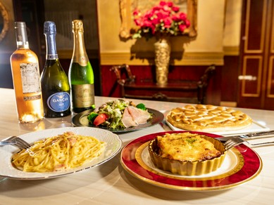 ラグジュアリー感あふれる店内で大人な女子会を