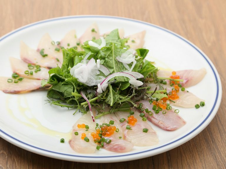 三重の漁港から仕入れた魚を使った『産地直送鮮魚のカルパッチョ』