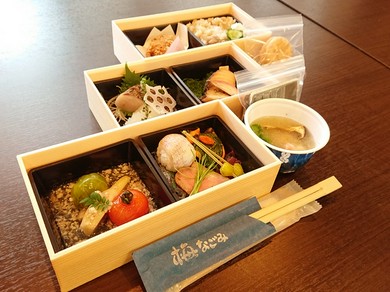 【梅なごみ】の会席料理をお弁当に