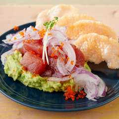 マグロとアボカドのポキ