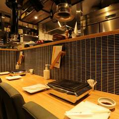 カウンターで気ままな一人焼肉も良し