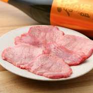 単品でのオーダーはもちろん、コースもオススメ。タン塩・カルビ・炙りロース・ホルモンと、味わうべきお肉をピックアップしています。ひと味違ったデートを演出してみたいときにもピッタリです。