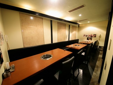 プライベート空間で焼肉を楽しめる個室も完備