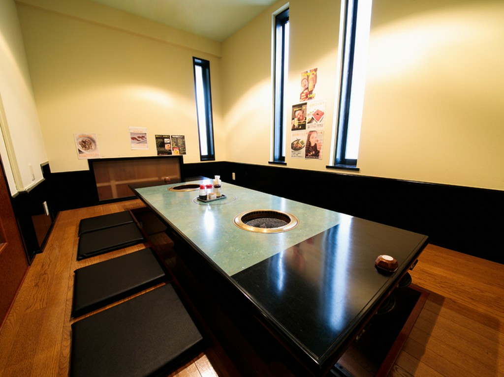 掘りごたつ式の個室