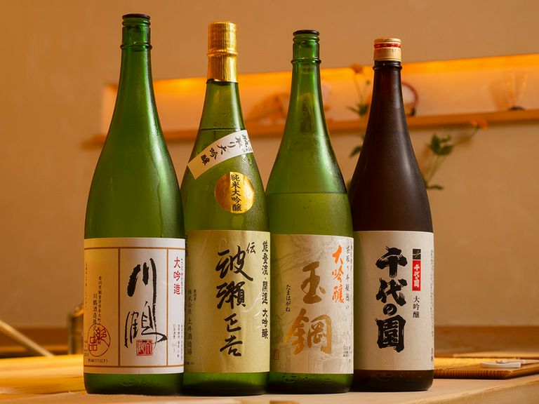 約50種もの日本全国の銘酒が揃う