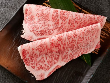 食通の方をもてなす少人数の接待に向く、大人のための美味空間