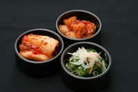 白菜キムチ・大根カクテキ・オイキムチの三種類。
各種、単品もご準備しています。