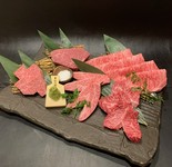 にくTATSU選りすぐりの極上部位の盛合せです。
※2名様分6,600円からご準備出来ます。
※お一人様分追加…3,300円