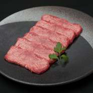 焼肉のスタートはタンから。