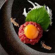 お客様から「懐かしい」と声が上がる当店のユッケは、
正統派なストレートな美味しさ。