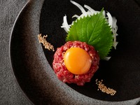 お客様から「懐かしい」と声が上がる当店のユッケは、
正統派なストレートな美味しさ。