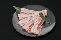 ~ポン酢でサッパリ~
熊本のさいき農場のブランド豚「火の本豚」は、近江うしと同じようにお水を大事にした豚です。甘味が際立つ絶品です。