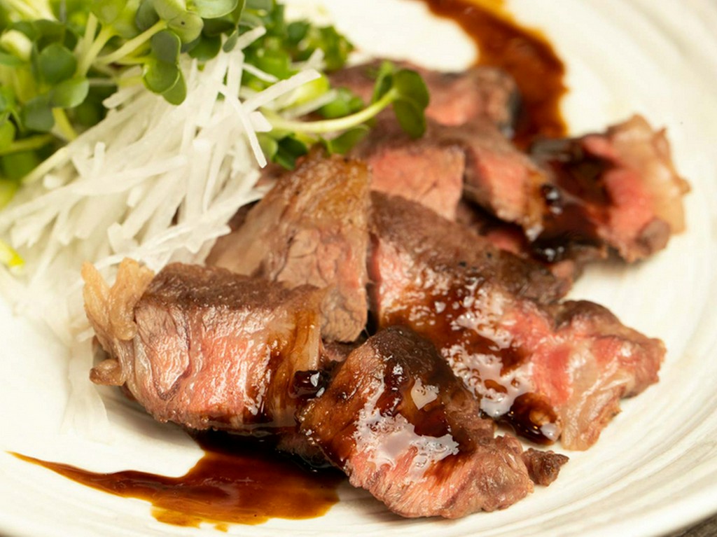 洗練された空間で、食事や会話を心ゆくまで堪能