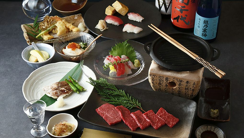 毎日仕入れている鮮度の高い魚介料理に加えて、自分で焼ける『黒毛和牛の鉄板焼き』を揃えたコースです。