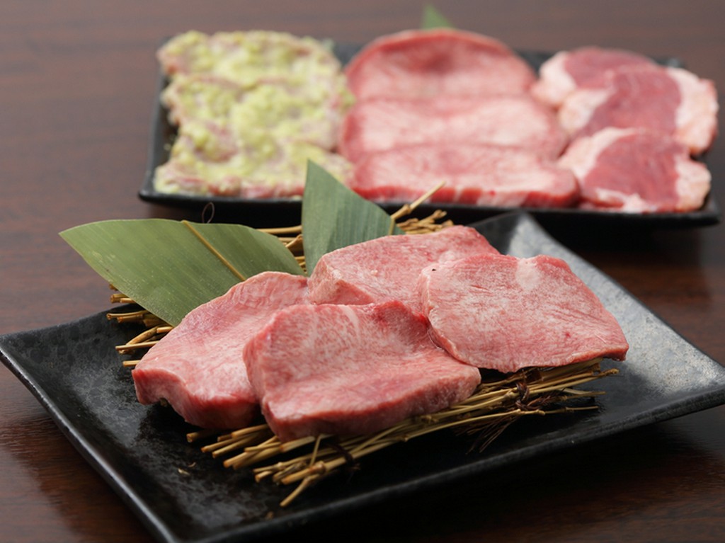 厚さ1.5センチ超のボリューム！『厚切り牛タン』