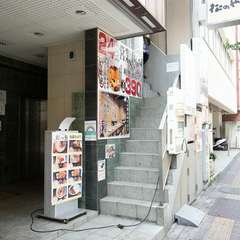 立川駅から徒歩3分。アクセスも良好で、終電を気にせず楽しめる