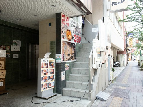 立川駅から徒歩3分。アクセスも良好で、終電を気にせず楽しめる