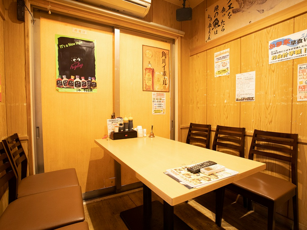 扉付きの完全個室も完備。女子会や友人たちとの飲み会にも最適