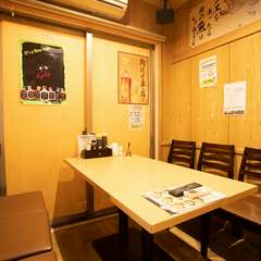 扉付きの完全個室も完備。女子会や友人たちとの飲み会にも最適