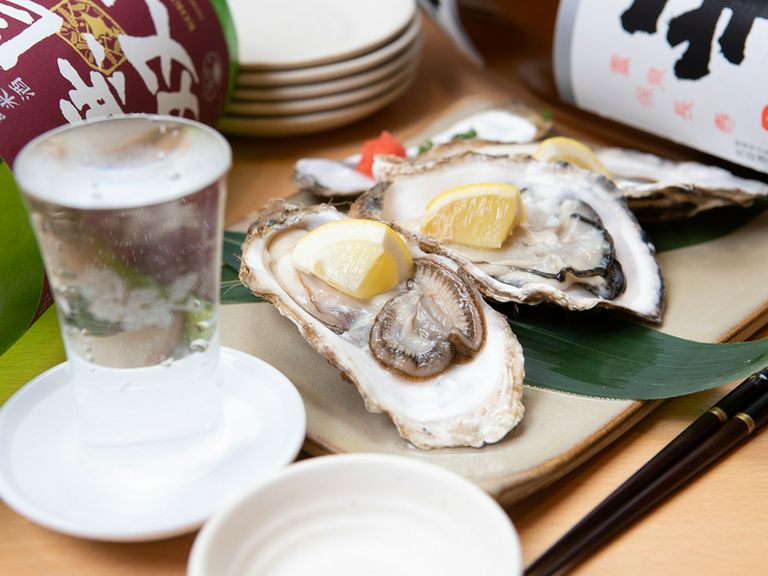 人気の地酒と合わせて食す「牡蠣」は別格のおいしさ
