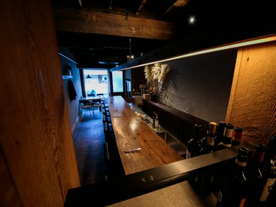 古民家バーでゆったりと寛ぐ