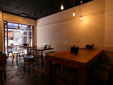 木を基調としたオシャレな空間