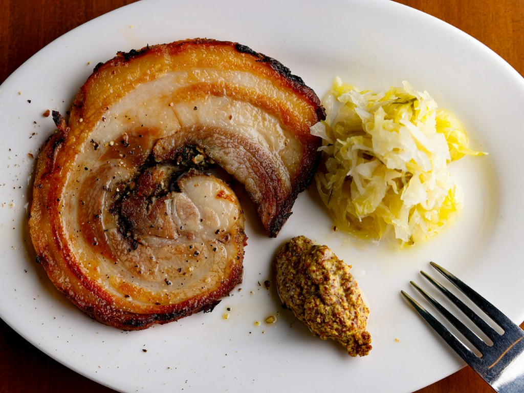 産地と手間にこだわる『ガーリックポークのポルケッタ』