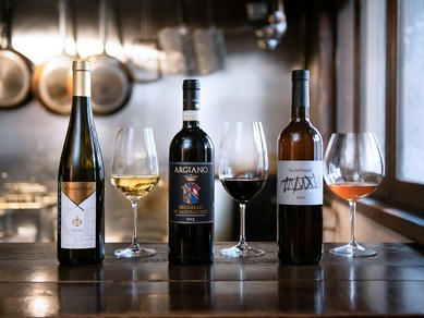 10種類以上あるグラスワインで乾杯 