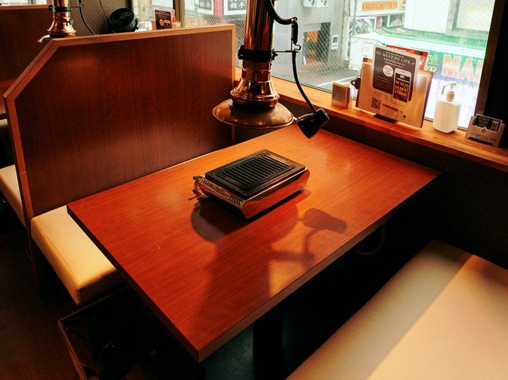 ロースターには、煙が気にならないダクト付き